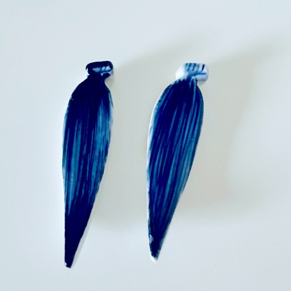 Vintage Retro - Small Ceramic Blue & White Leaf Chopstick Rest - Picture 4 of 5